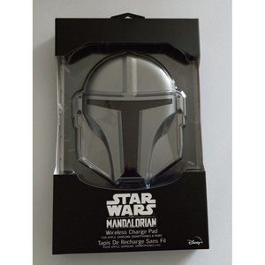 Star Wars The Mandalorian Helmet Wireless Charging Pad with Blue LED Visor light